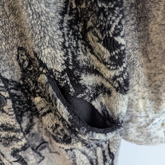 Vintage Wolf Fleece Long Jacket - Picture 7 of 14